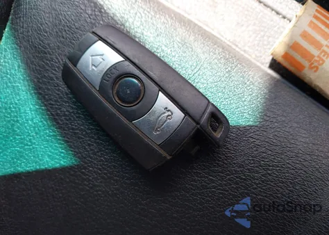 2006 BMW 330Xi из США, поврежденный, VIN WBAVD33566KL53162